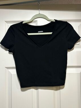 Black cropped short sleeve top Medium